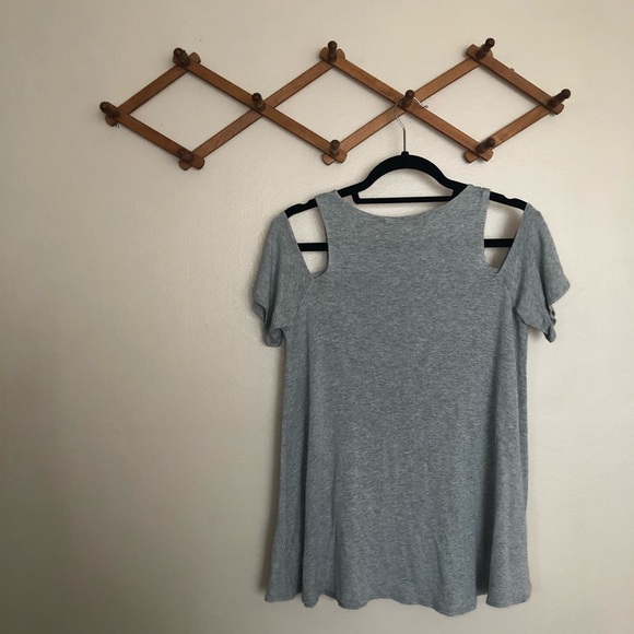 Urban Outfitter’s Kimchi Blue Cold Shoulder Top - Picture 2 of 9